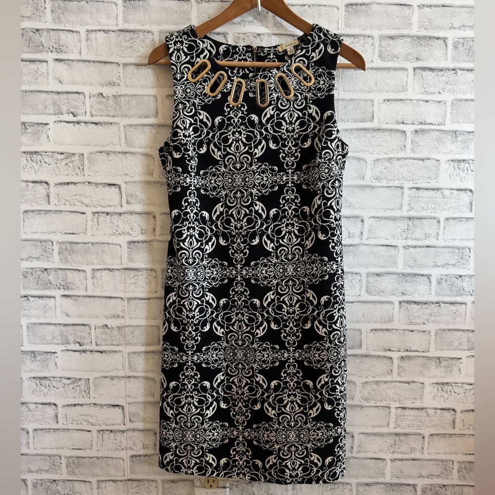 Women’s Haani black & white pattern sleeveless gold bangle neckline dress Size M